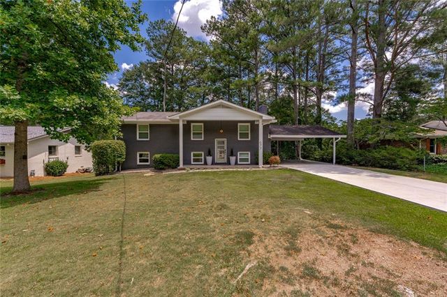 677 Hillandale SW Circle, Marietta, GA 30064