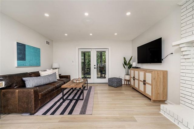 677 Hillandale SW Circle, Marietta, GA 30064