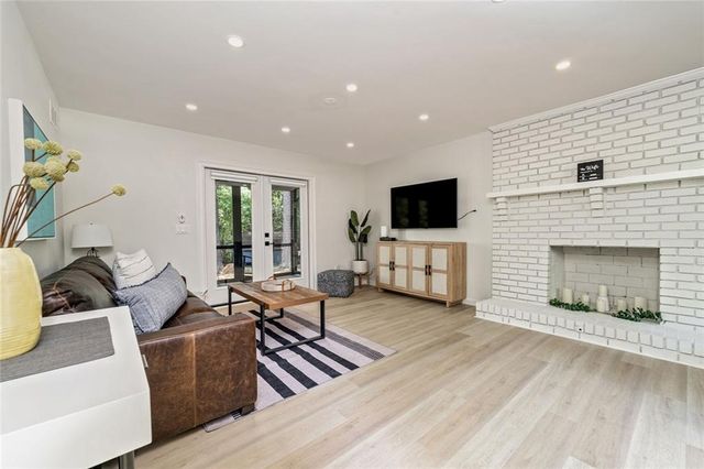 677 Hillandale SW Circle, Marietta, GA 30064