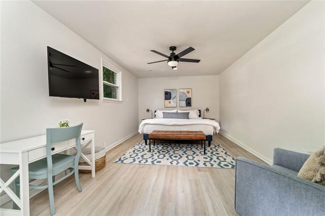 677 Hillandale SW Circle, Marietta, GA 30064