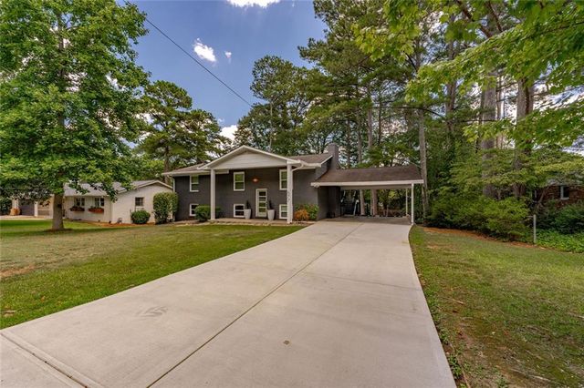 677 Hillandale SW Circle, Marietta, GA 30064