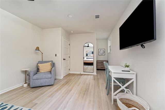 677 Hillandale SW Circle, Marietta, GA 30064