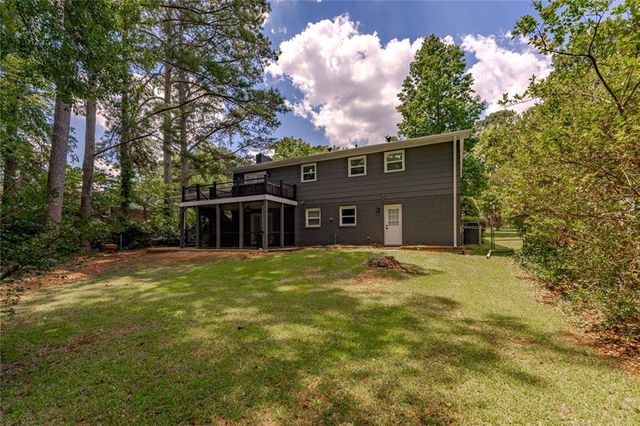 677 Hillandale SW Circle, Marietta, GA 30064