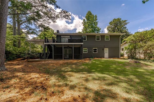 677 Hillandale SW Circle, Marietta, GA 30064