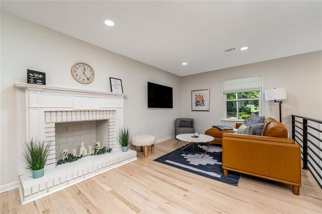 677 Hillandale SW Circle, Marietta, GA 30064