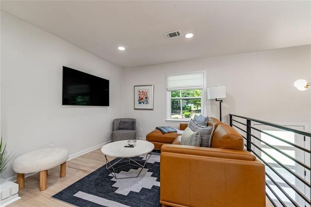 677 Hillandale SW Circle, Marietta, GA 30064