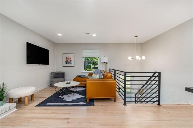 677 Hillandale SW Circle, Marietta, GA 30064