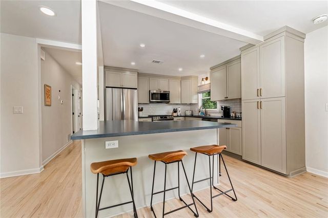 677 Hillandale SW Circle, Marietta, GA 30064