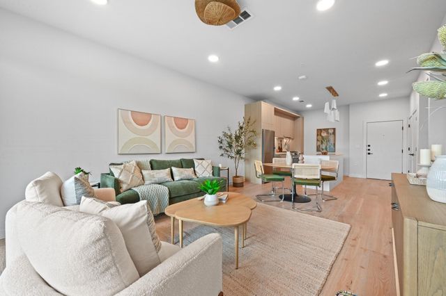 2209 S 1st ST 313, Austin, TX 78704