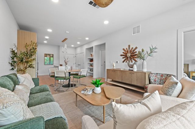 2209 S 1st ST 313, Austin, TX 78704