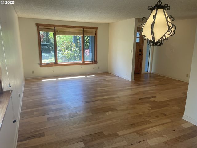 2280 TABOR St, Eugene, OR 97401