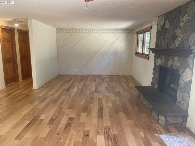 2280 TABOR St, Eugene, OR 97401