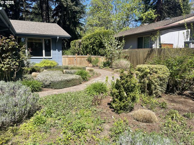 2280 TABOR St, Eugene, OR 97401