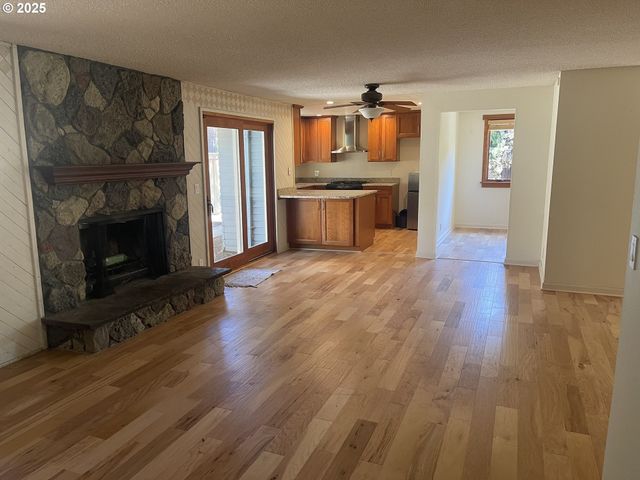 2280 TABOR St, Eugene, OR 97401