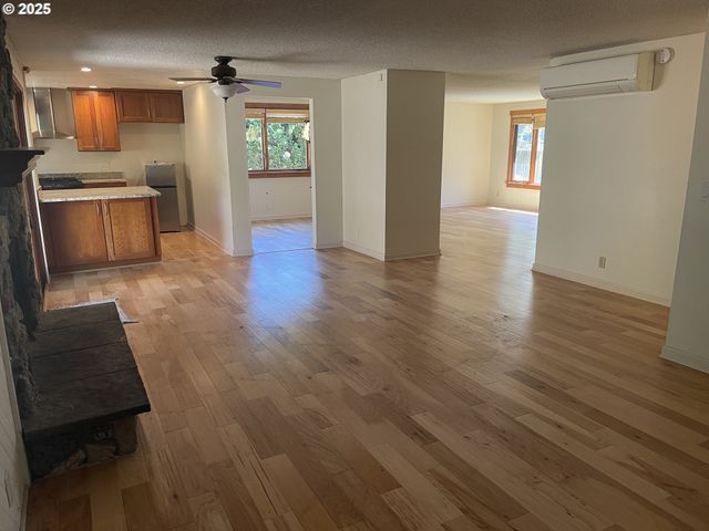 2280 TABOR St, Eugene, OR 97401