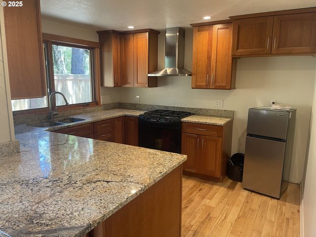 2280 TABOR St, Eugene, OR 97401