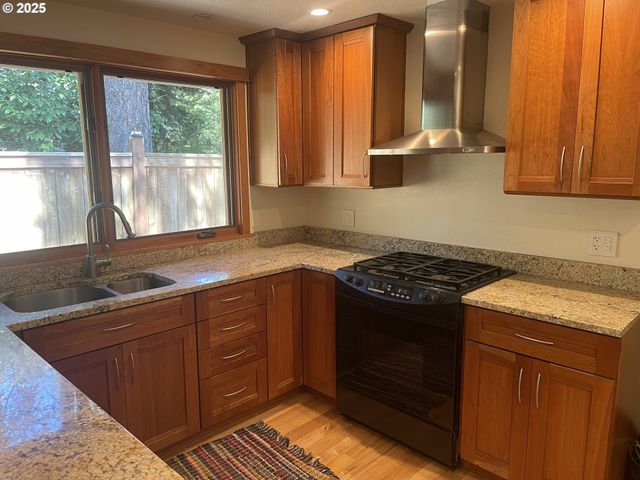 2280 TABOR St, Eugene, OR 97401