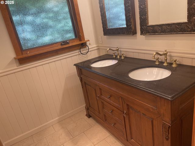 2280 TABOR St, Eugene, OR 97401