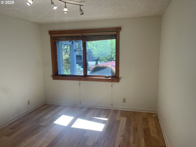 2280 TABOR St, Eugene, OR 97401