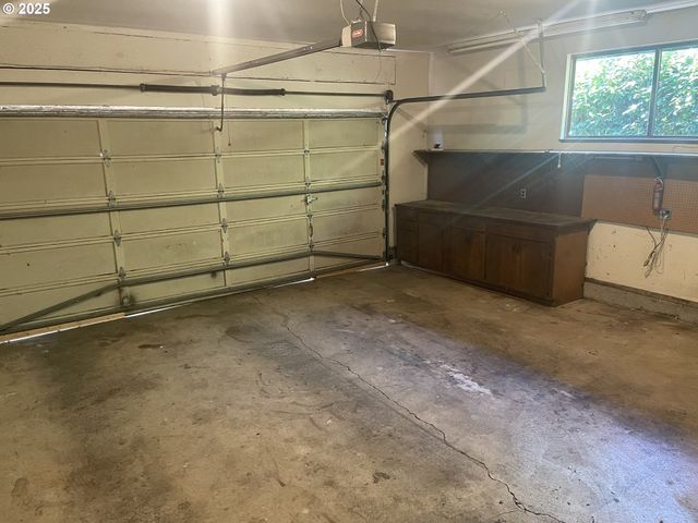 2280 TABOR St, Eugene, OR 97401