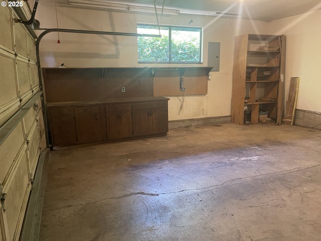 2280 TABOR St, Eugene, OR 97401