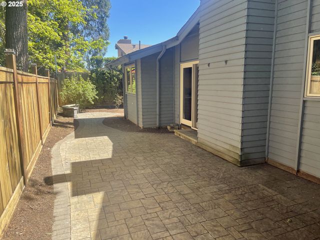 2280 TABOR St, Eugene, OR 97401