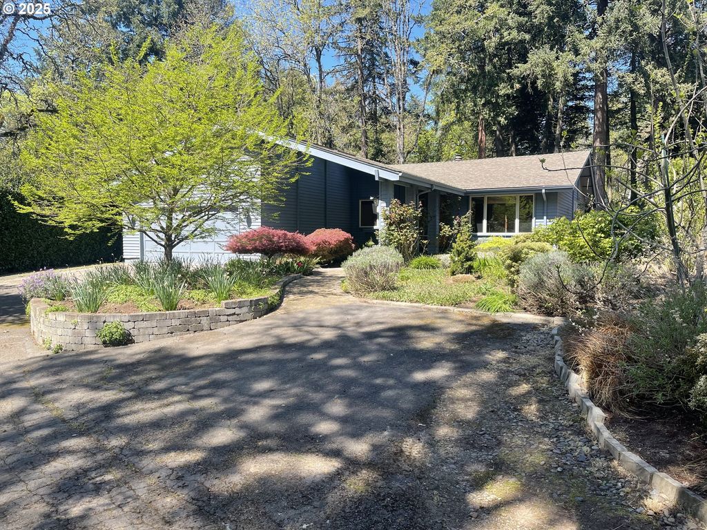 2280 TABOR St, Eugene, OR 97401