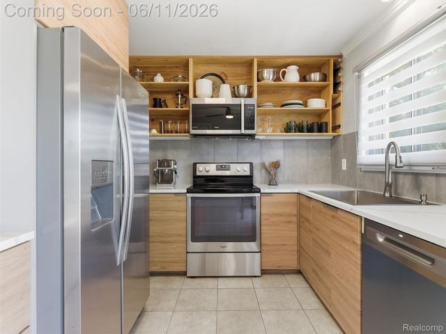 1087 Eagle Nest Drive, Oakland Charter Township, MI 48306