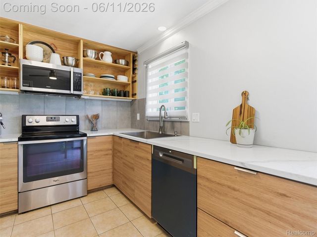 1087 Eagle Nest Drive, Oakland Charter Township, MI 48306
