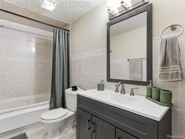 1087 Eagle Nest Drive, Oakland Charter Township, MI 48306