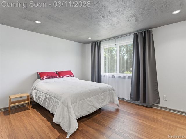 1087 Eagle Nest Drive, Oakland Charter Township, MI 48306