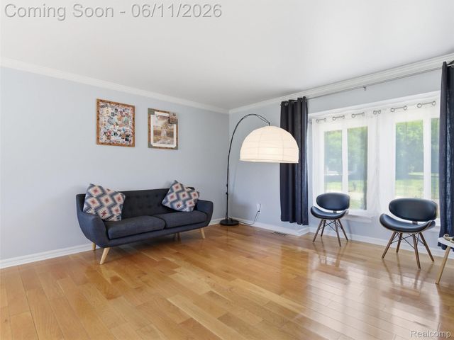 1087 Eagle Nest Drive, Oakland Charter Township, MI 48306