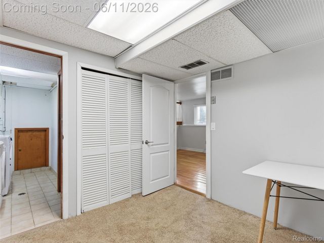 1087 Eagle Nest Drive, Oakland Charter Township, MI 48306