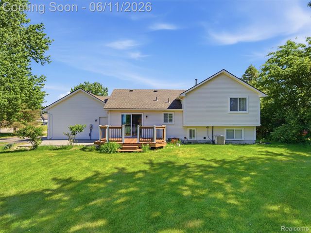 1087 Eagle Nest Drive, Oakland Charter Township, MI 48306