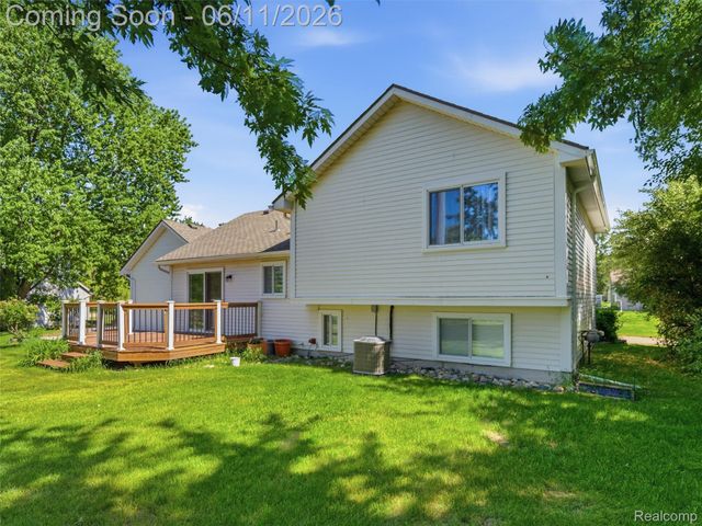 1087 Eagle Nest Drive, Oakland Charter Township, MI 48306