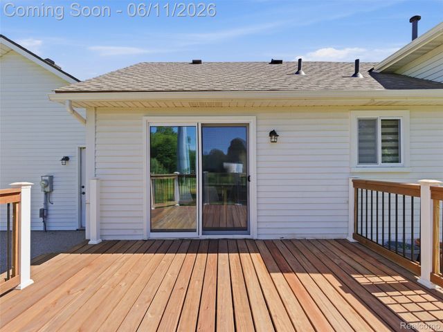 1087 Eagle Nest Drive, Oakland Charter Township, MI 48306