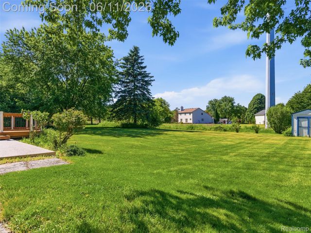 1087 Eagle Nest Drive, Oakland Charter Township, MI 48306