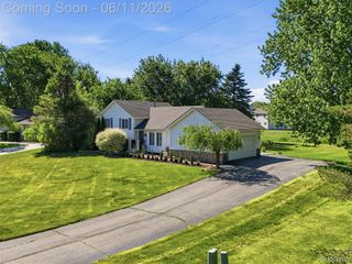 1087 Eagle Nest Drive, Oakland Charter Township, MI 48306