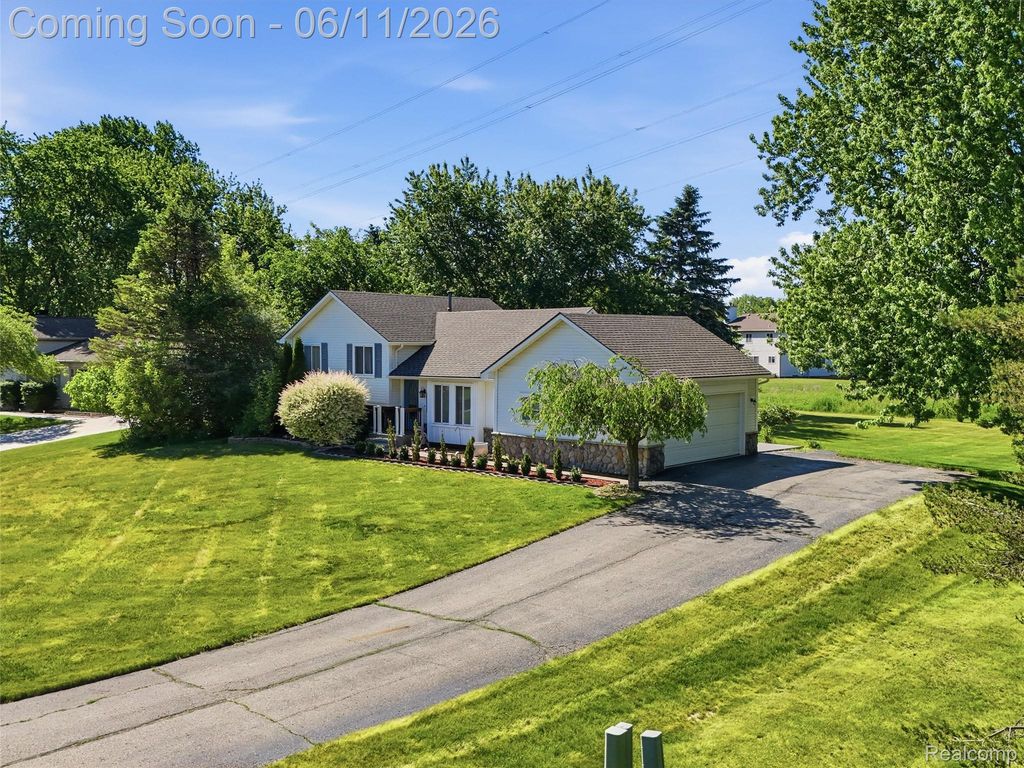 1087 Eagle Nest Drive, Oakland Charter Township, MI 48306