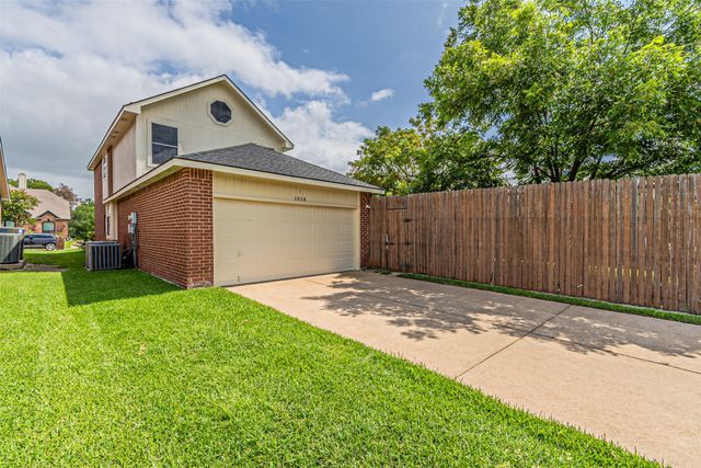 1018 Sumner Drive, Mesquite, TX 75149