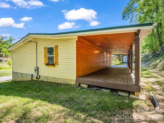 285 Dix Creek No 1 Road, Leicester, NC 28748
