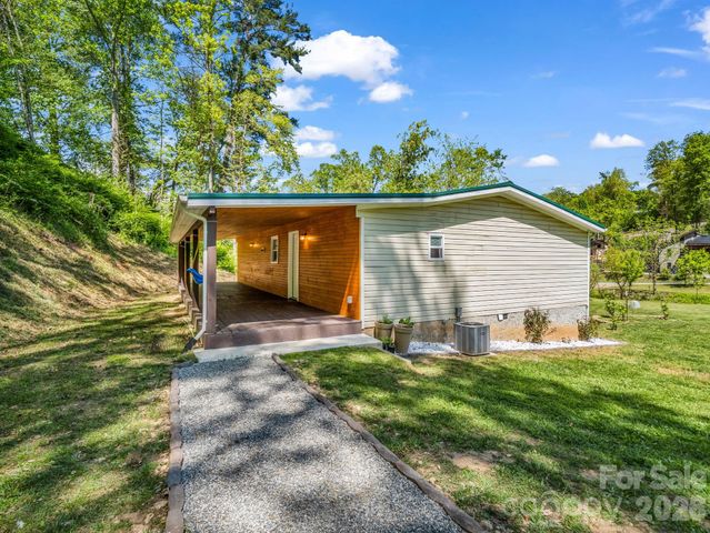 285 Dix Creek No 1 Road, Leicester, NC 28748