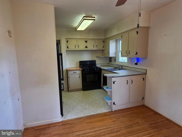 7 WINDSOR PL, Mount Holly, NJ 08060