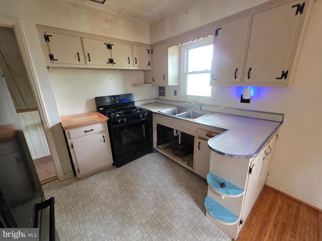 7 WINDSOR PL, Mount Holly, NJ 08060