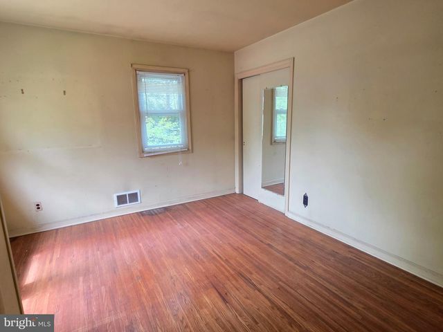 7 WINDSOR PL, Mount Holly, NJ 08060