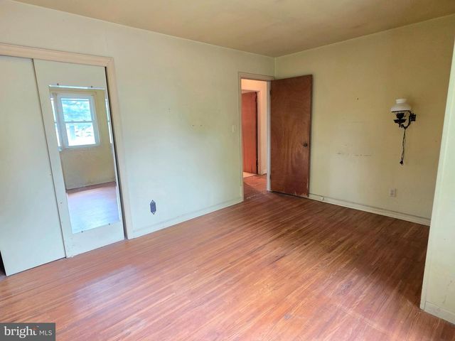 7 WINDSOR PL, Mount Holly, NJ 08060