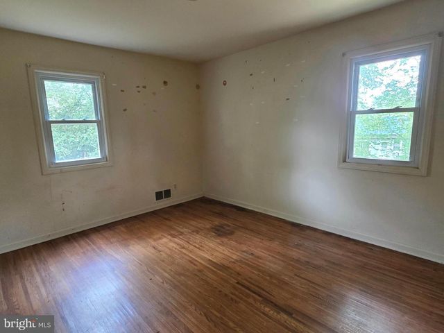 7 WINDSOR PL, Mount Holly, NJ 08060