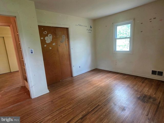 7 WINDSOR PL, Mount Holly, NJ 08060