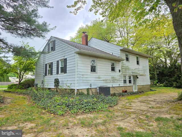 7 WINDSOR PL, Mount Holly, NJ 08060