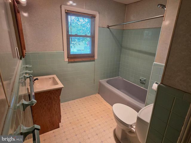 7 WINDSOR PL, Mount Holly, NJ 08060